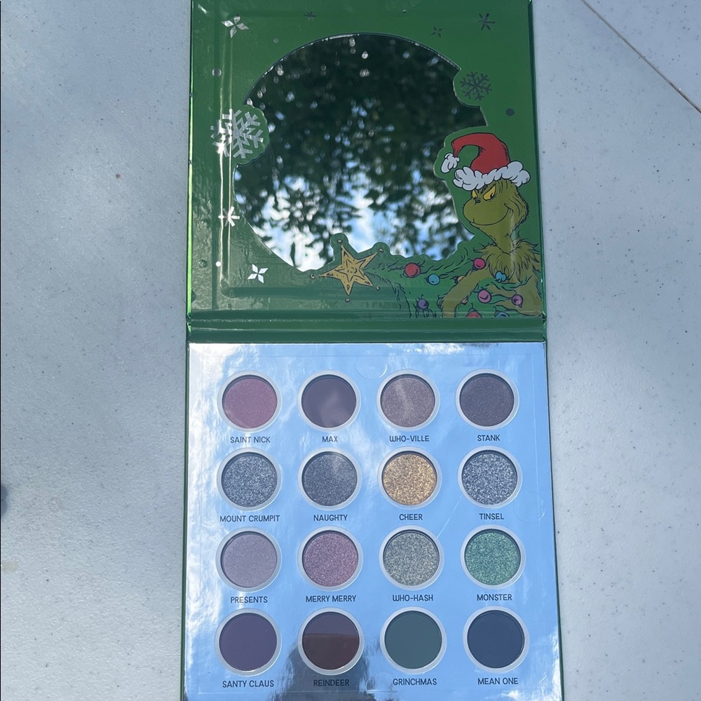 Grinch-Themed Eyeshadow Palette with Festive Colors